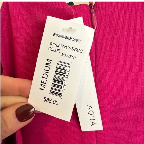 New with tags Aqua brand scalloped magenta dress from Bloomingdale size medium - Picture 6 of 6